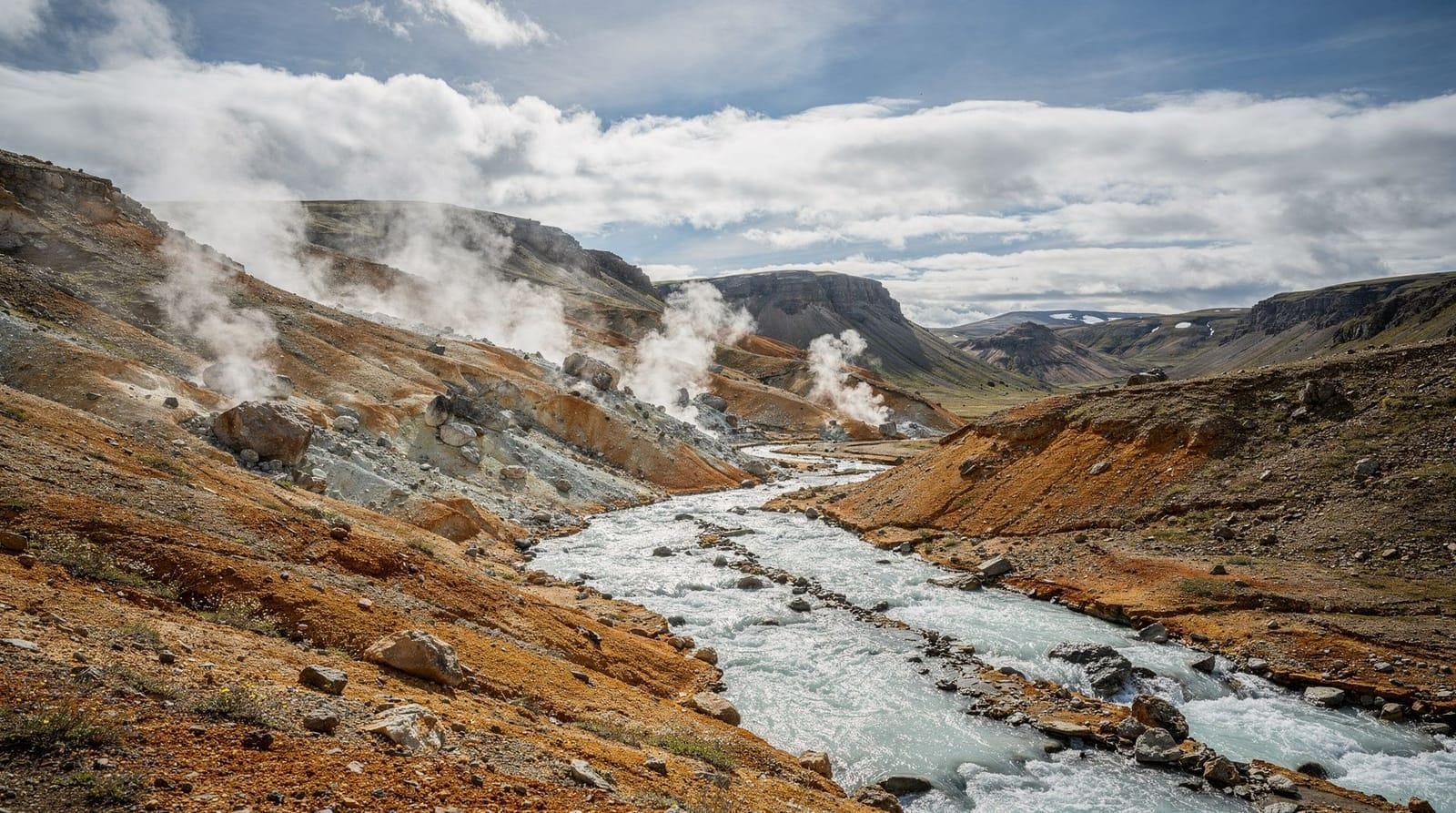 A week in the Icelandic highlands: Landmannalaugar to Kerlingarfjöll