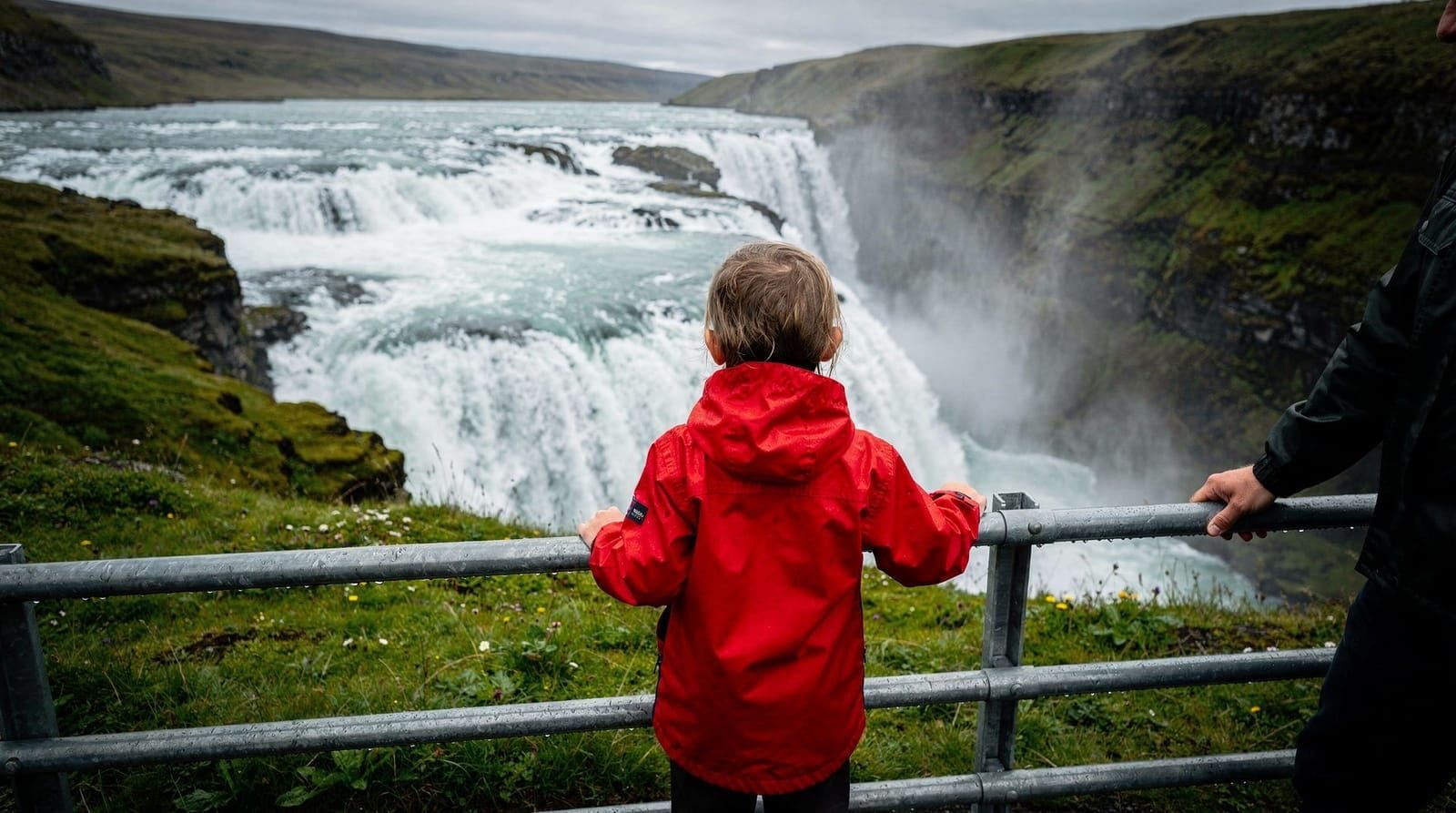 Islanda con un bambino piccolo: cosa ha funzionato, cosa no, cosa faremmo diversamente — Abbiamo portato nostro figlio di 22 mesi in Islanda per 8 giorni. Le cascate son