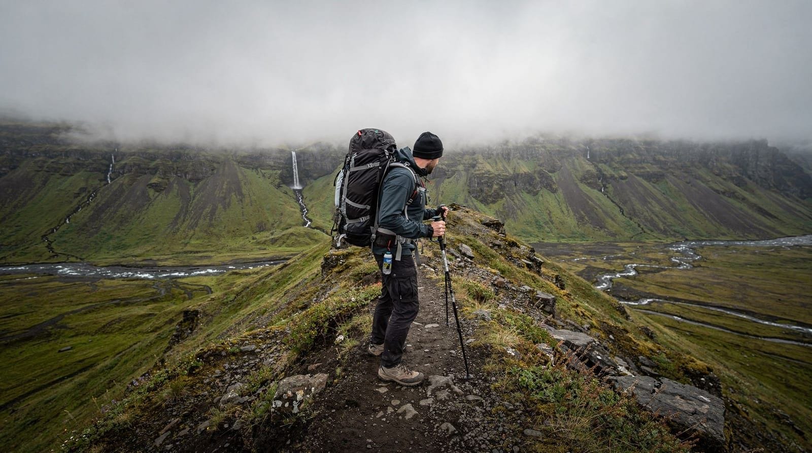Da Skógafoss a Fimmvörðuháls — com'è davvero il primo giorno — Da Skógafoss a Fimmvörðuháls in luglio — la valle delle cascate, i crateri vulca