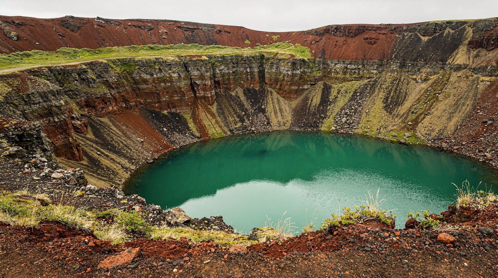 Cratera Kerið — lago de cratera vulcânica no Círculo Dourado