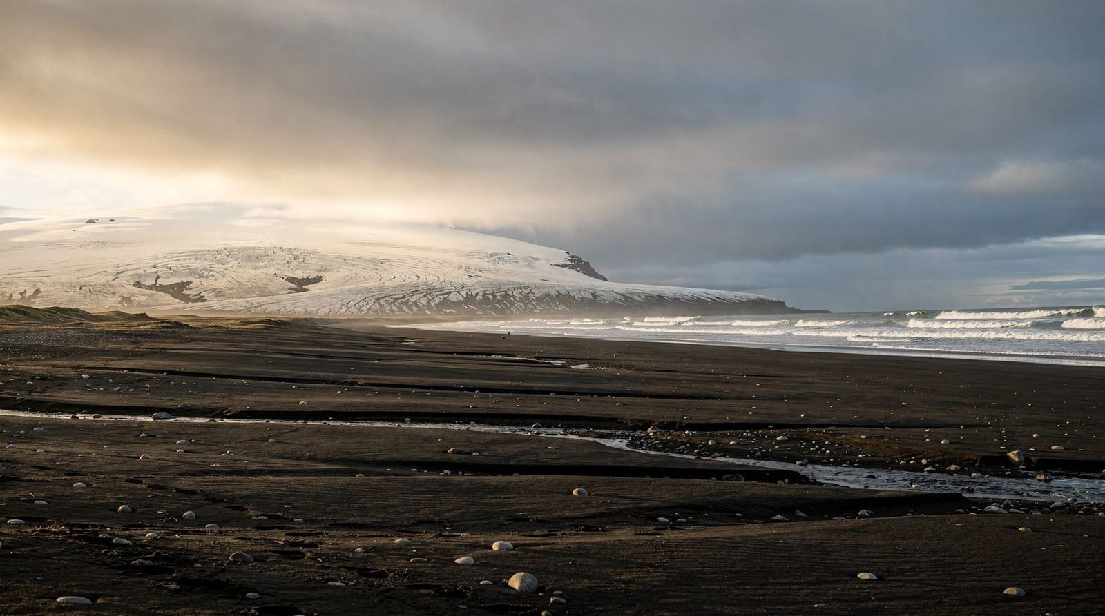 Südisland — Wasserfälle, Gletscher und Schwarzsandstrände