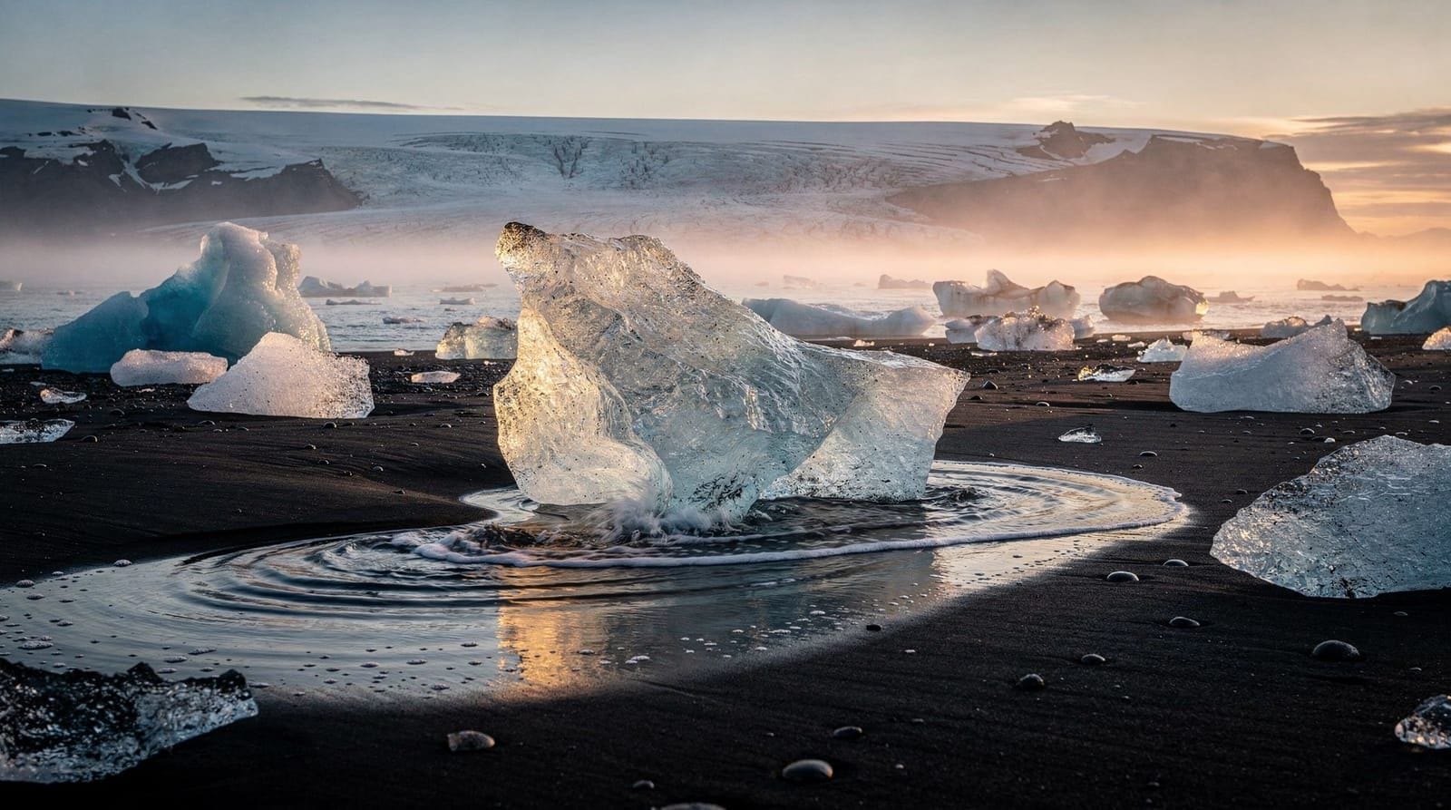 Guida alla Diamond Beach — iceberg su sabbia nera in Islanda