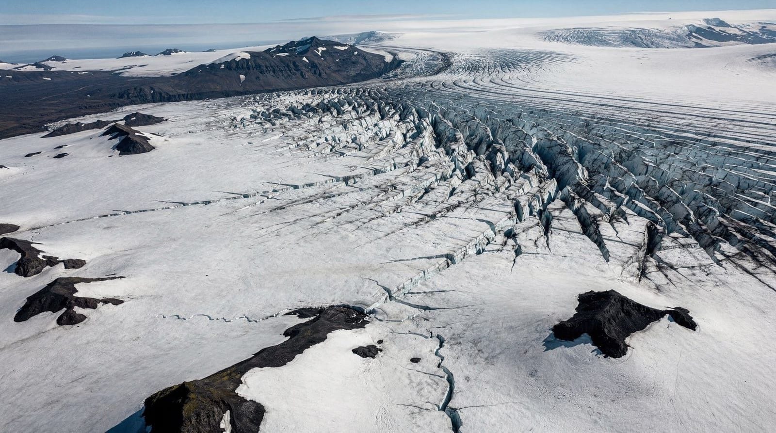 Glaciers of Iceland — the complete guide to Iceland's ice — Iceland's glaciers explained — Vatnajökull, Langjökull, Mýrdalsjökull, and how t