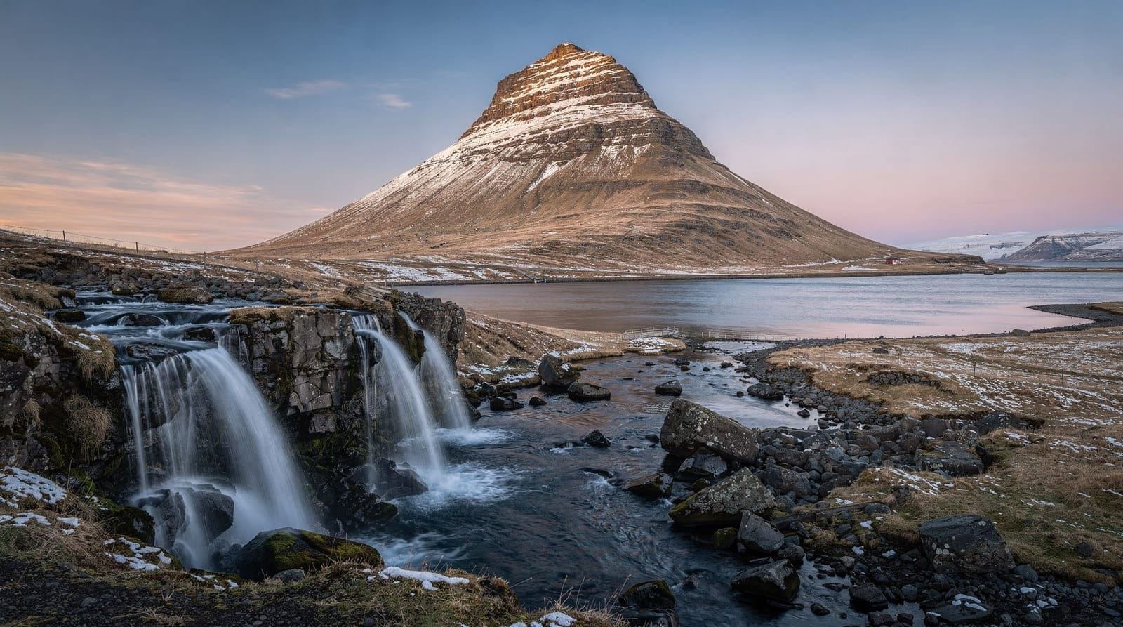 Kirkjufell photography guide — Iceland's most iconic mountain shot — How to photograph Kirkjufell mountain with Kirkjufellsfoss waterfall — camera po