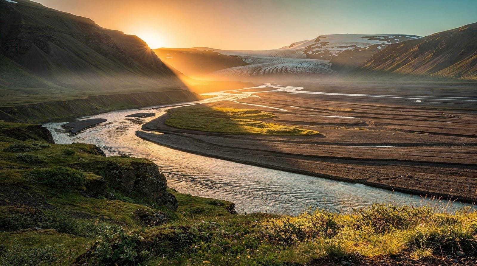 Midnight sun spots in Iceland — where and when to see it — Where to experience Iceland's midnight sun — best viewing spots, exact dates by 