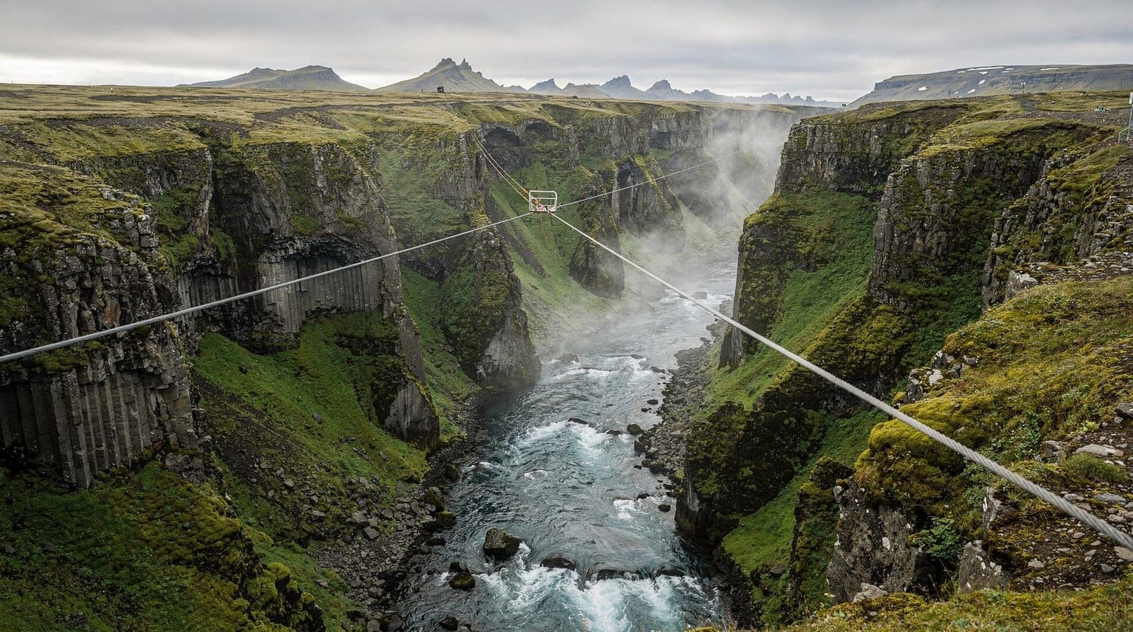 Tyrolienne en Islande — où aller et à quoi s'attendre